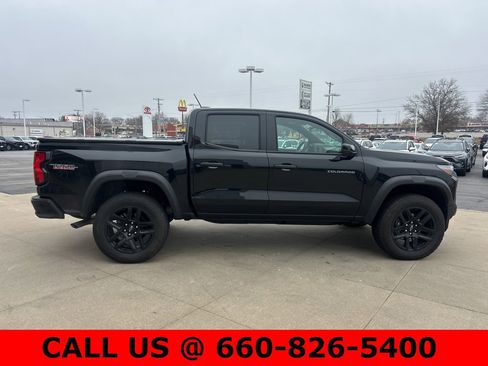 Used 2024 Chevrolet Colorado Trail Boss w/ Technology Package image 3