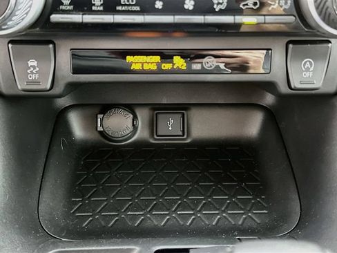 Used 2022 Toyota RAV4 XLE w/ Convenience Package FWD image 18