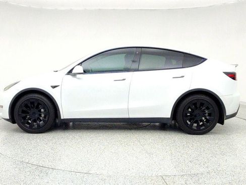 Used 2020 Tesla Model Y Long Range image 8