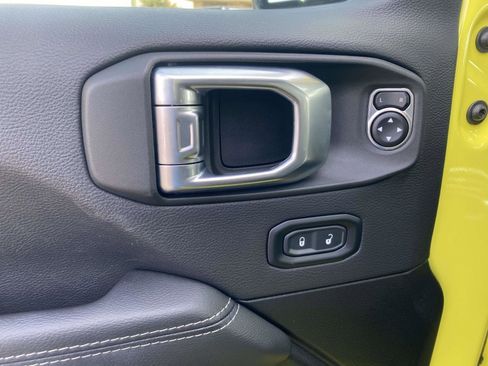 Used 2022 Jeep Wrangler Unlimited Sahara image 16