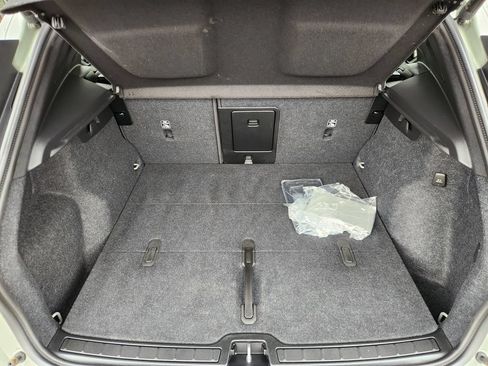 Certified 2025 Volvo XC40 B5 Plus AWD/4WD image 14