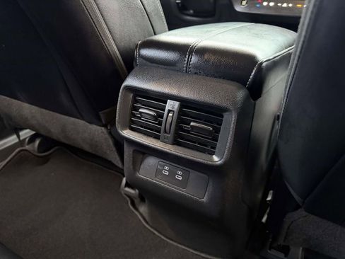Used 2025 Nissan Murano SV AWD/4WD image 19