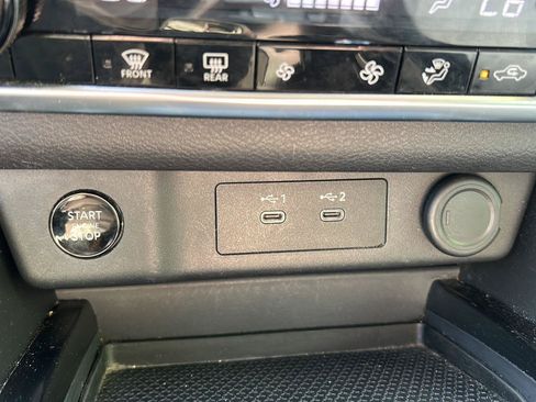 Used 2024 Nissan Rogue SV FWD image 14