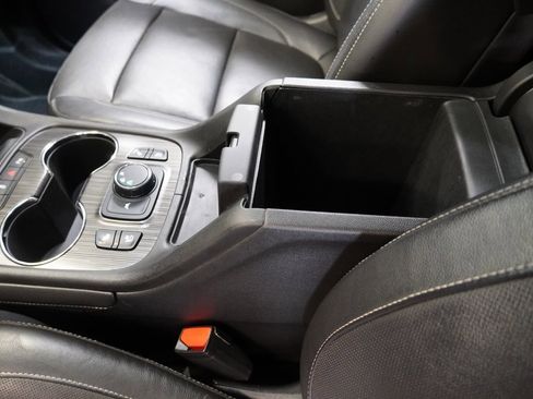 Used 2020 GMC Acadia SLT w/ Driver Alert Package II image 24