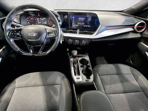 Used 2024 Chevrolet Trax RS FWD image 16