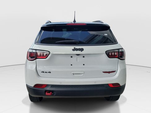 Used 2022 Jeep Compass Trailhawk w/ Trailhawk Convenience Group AWD/4WD image 6