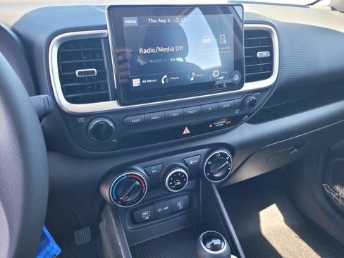 New 2026 Hyundai Venue SE FWD image 17