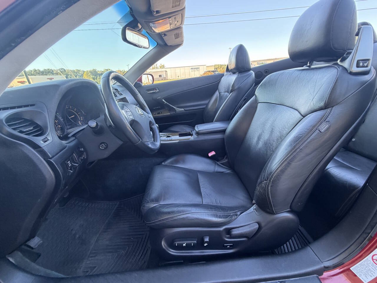 Used 2010 Lexus IS 250C w/ Luxury Pkg RWD image 4