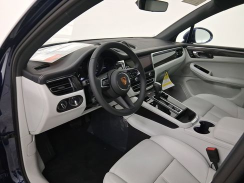 New 2026 Porsche Macan image 4