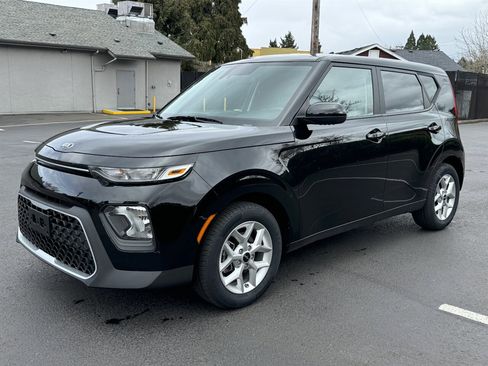 Used 2022 Kia Soul LX w/ Technology Package image 3