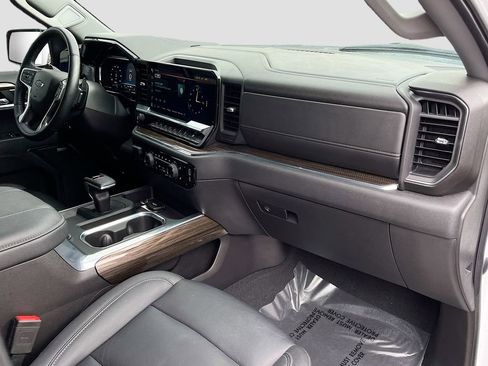Used 2024 Chevrolet Silverado 1500 LT Trail Boss w/ Convenience Package II AWD/4WD image 30