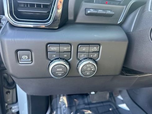 Used 2025 GMC Sierra 1500 AT4 w/ AT4 Premium Package AWD/4WD image 18