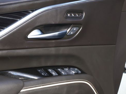 Used 2024 Cadillac Escalade V w/ LPO, ONYX Package image 23