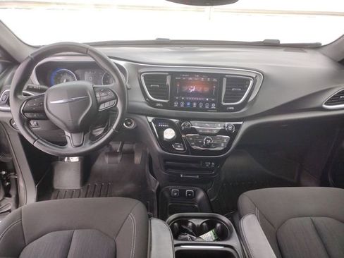 Used 2018 Chrysler Pacifica Touring Plus w/ S Appearance Package image 28