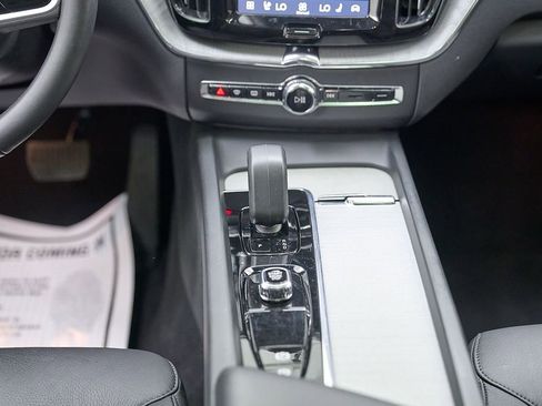 Certified 2025 Volvo XC60 B5 Plus AWD/4WD image 28