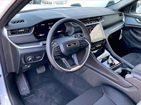 New 2025 Jeep Grand Cherokee L Laredo w/ Luxury Tech Group I image 6