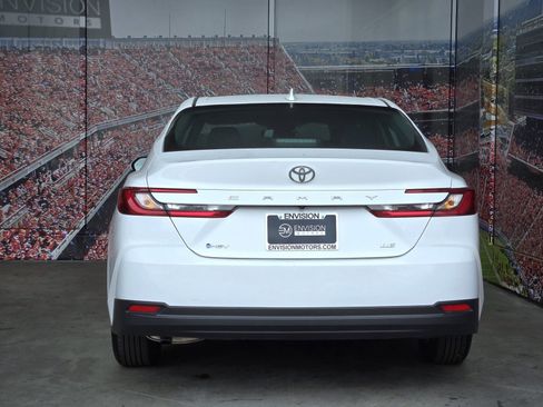 Used 2025 Toyota Camry LE image 7