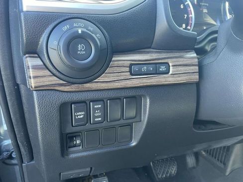 Used 2021 Nissan Titan SL w/ Moonroof Package image 17