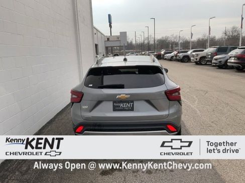 Certified 2025 Chevrolet Trax LT w/ LT Convenience Package image 6