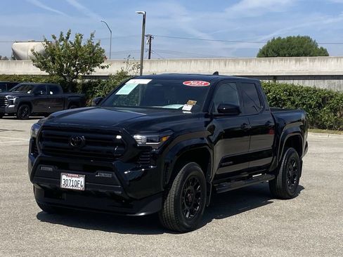 Certified 2025 Toyota Tacoma SR5 image 21