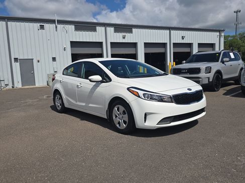 Used 2018 Kia Forte LX FWD image 2