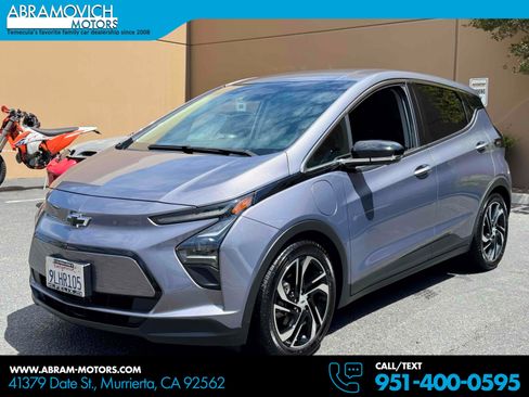 Used 2023 Chevrolet Bolt LT w/ Infotainment Package FWD image 1