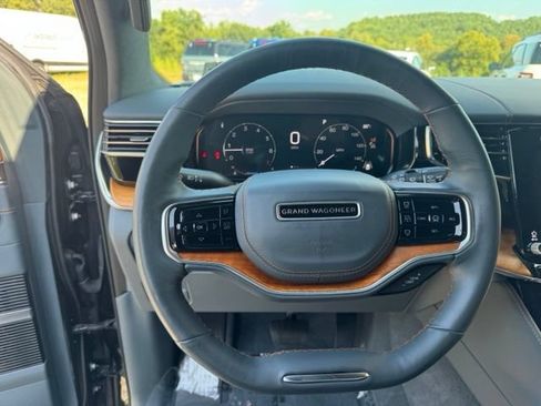 Used 2022 Jeep Grand Wagoneer Series III AWD/4WD image 22