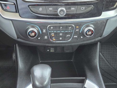 Certified 2021 Chevrolet Traverse LT w/ LT Premium Package FWD image 19