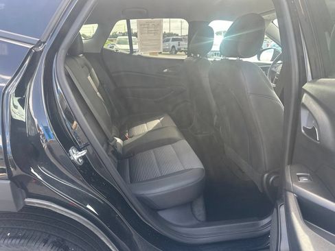 Used 2025 Chevrolet Trax LT FWD image 15