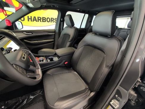 New 2026 Jeep Grand Cherokee Altitude AWD/4WD image 12