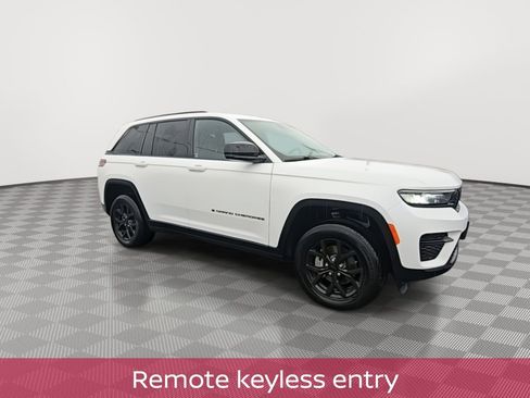 Used 2024 Jeep Grand Cherokee Altitude image 10