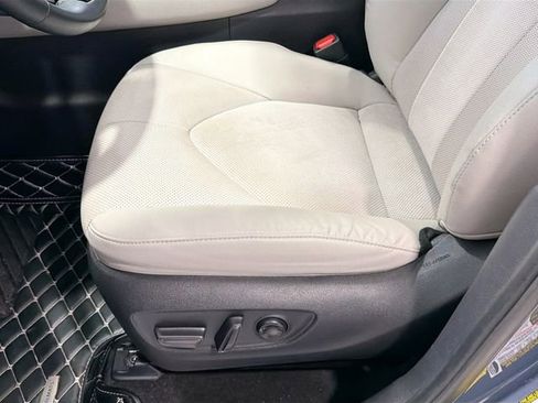 Used 2024 Toyota Grand Highlander AWD Hybrid image 17