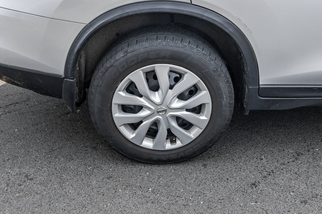 Used 2016 Nissan Rogue S AWD/4WD image 5