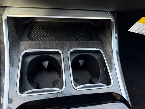 Certified 2026 BMW 750e xDrive w/ Executive Package image 28