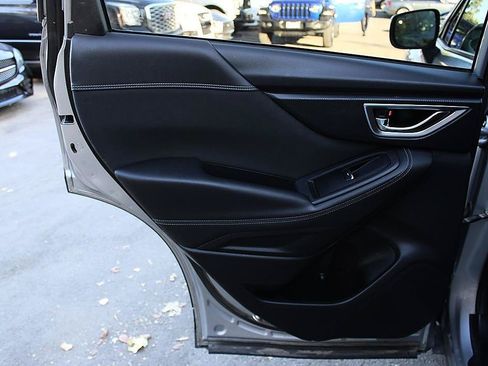 Used 2019 Subaru Forester Premium AWD/4WD image 8