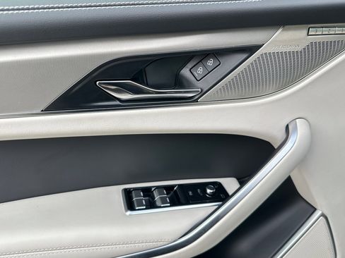 Used 2025 Jaguar F-PACE R-Dynamic S image 10