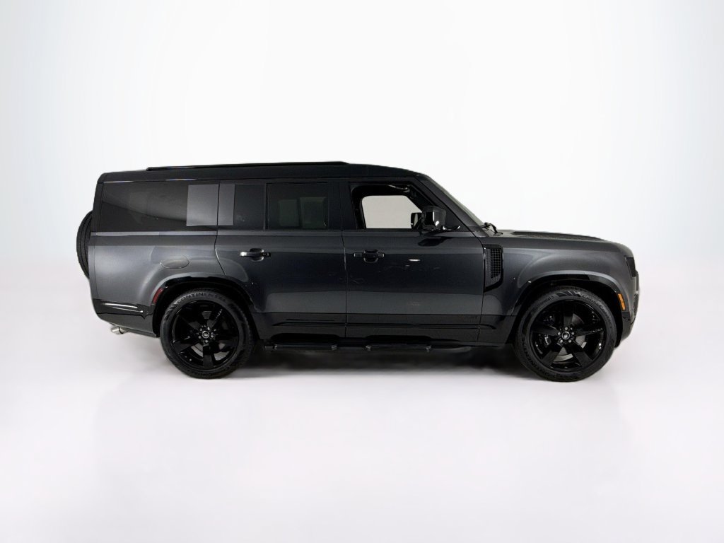 Used 2025 Land Rover Defender 130 V8 AWD/4WD image 6