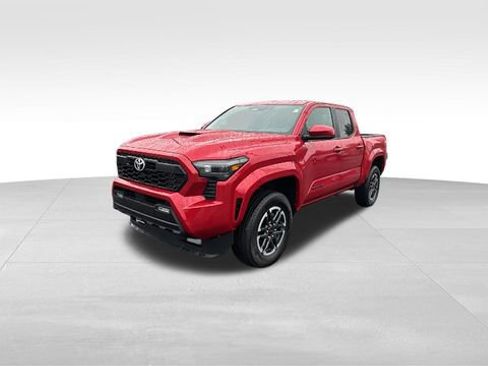 Used 2025 Toyota Tacoma TRD Sport AWD/4WD image 2