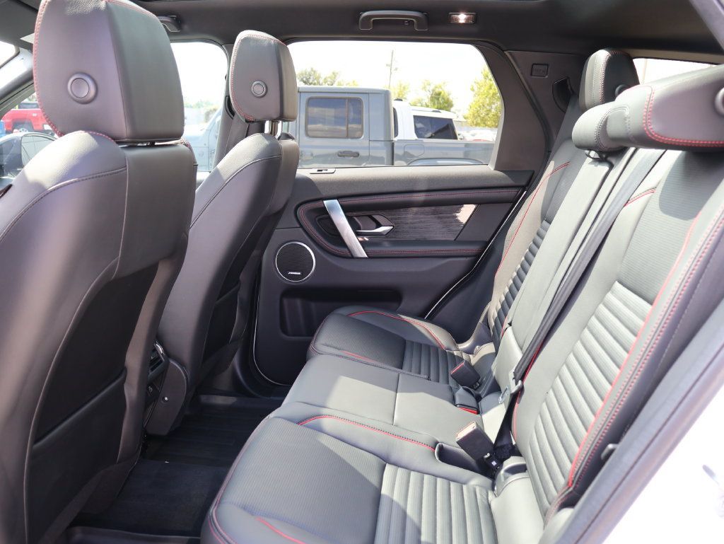 Used 2023 Land Rover Discovery Sport SE R-Dynamic AWD/4WD image 17