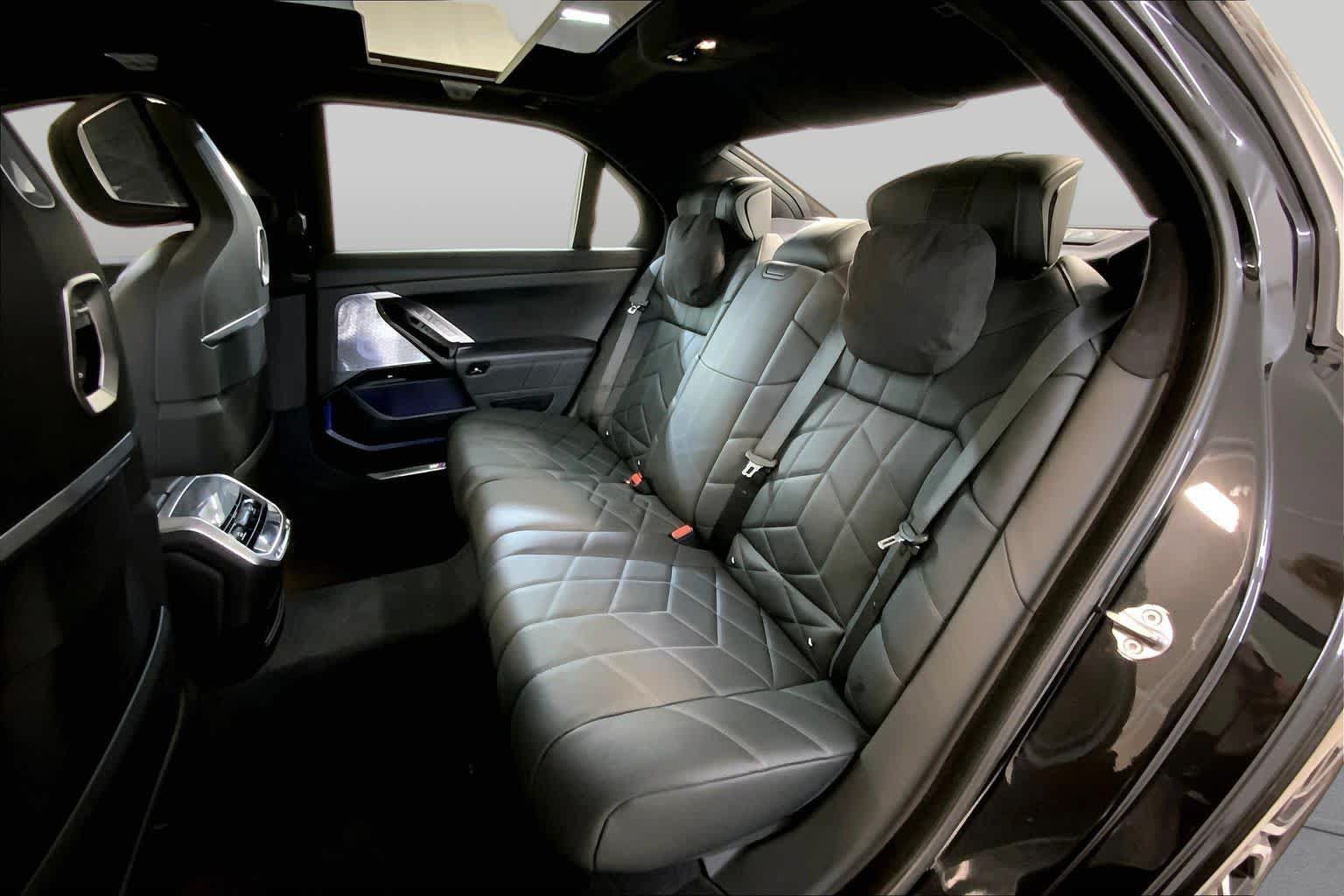 Used 2023 BMW 760i xDrive w/ Luxury Rear Seating Package AWD/4WD image 20