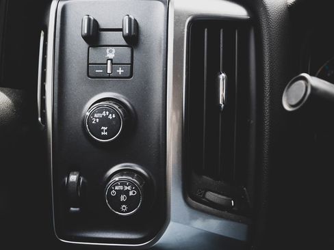 Used 2017 Chevrolet Silverado 1500 LT w/ All Star Edition AWD/4WD image 8