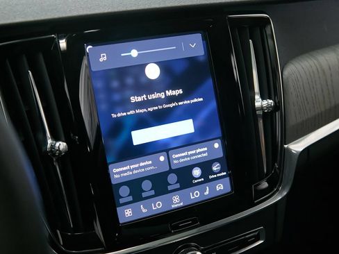 Certified 2025 Volvo V90 B6 Cross Country Plus AWD/4WD image 16