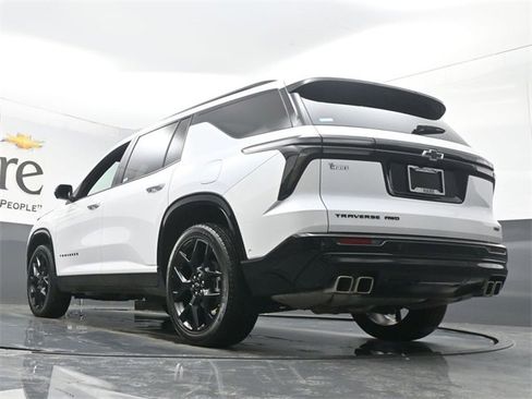 Used 2024 Chevrolet Traverse RS w/ LPO, Floor Liner Package image 5