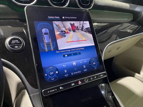 Used 2025 Mercedes-Benz GLC 300 image 6