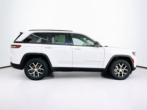 Used 2024 Jeep Grand Cherokee Limited image 10