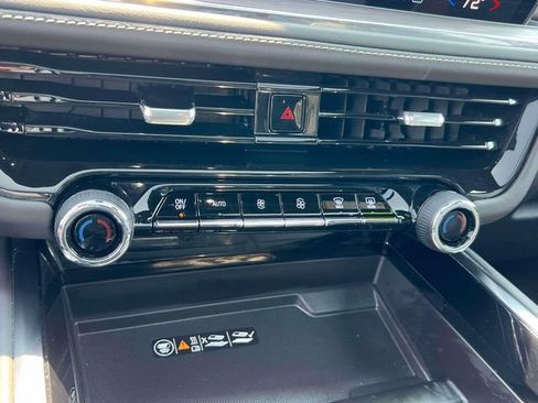 Used 2026 Chevrolet Suburban Premier w/ Sun And Tow Package AWD/4WD image 30