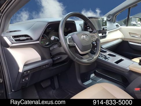 Used 2021 Toyota Sienna XLE w/ XLE Plus Package AWD/4WD image 9