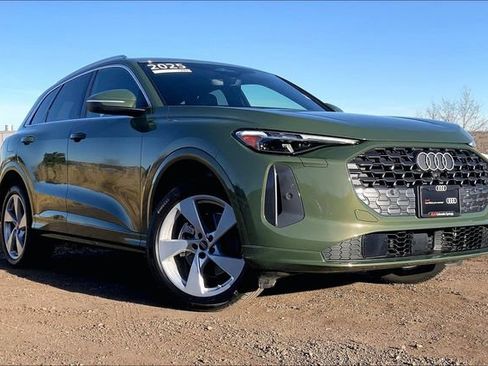 Certified 2025 Audi Q5 Premium Plus w/ Premium Plus image 2