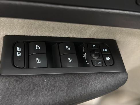 New 2026 Volvo XC40 B5 Ultra w/ Protection Package Premier image 22