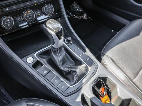 Certified 2024 Volkswagen Jetta SE FWD image 25
